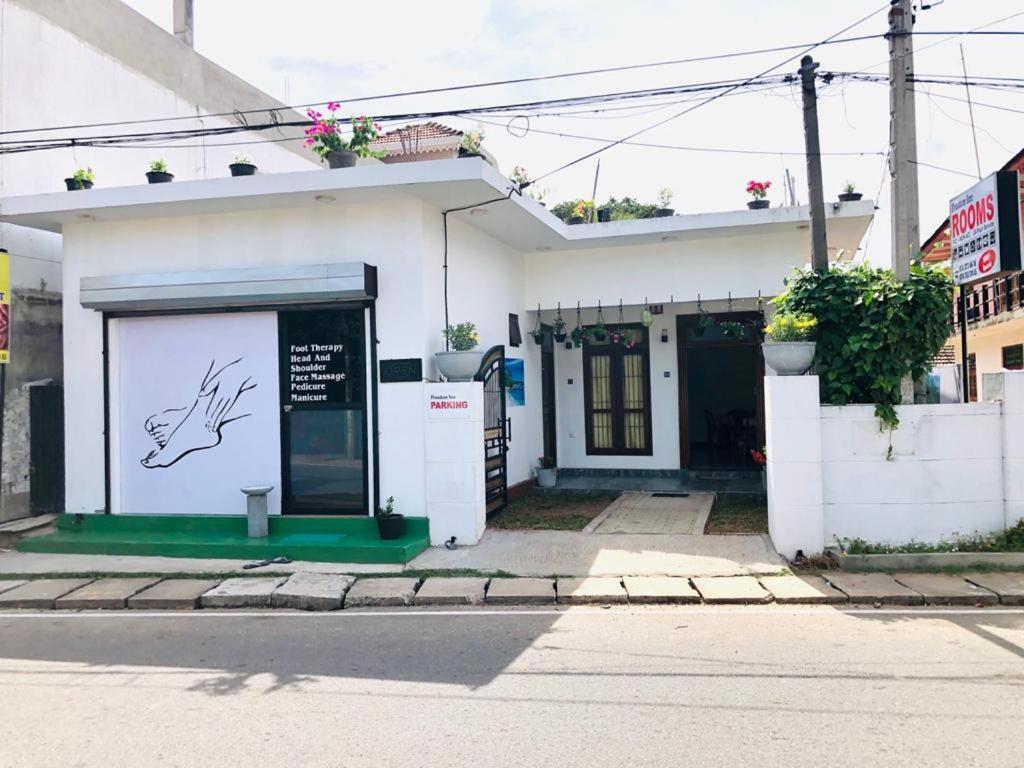 Freedom Inn Negombo Eksteriør billede